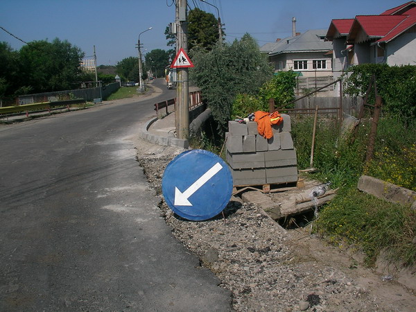 6 Asfaltare str Armatei12.jpg